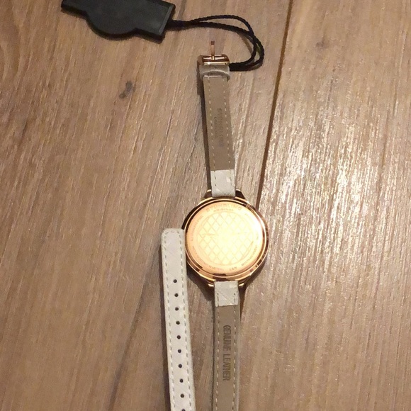 NEW IN BOX - Stuhrling Women’s Watch - Picture 3 of 7